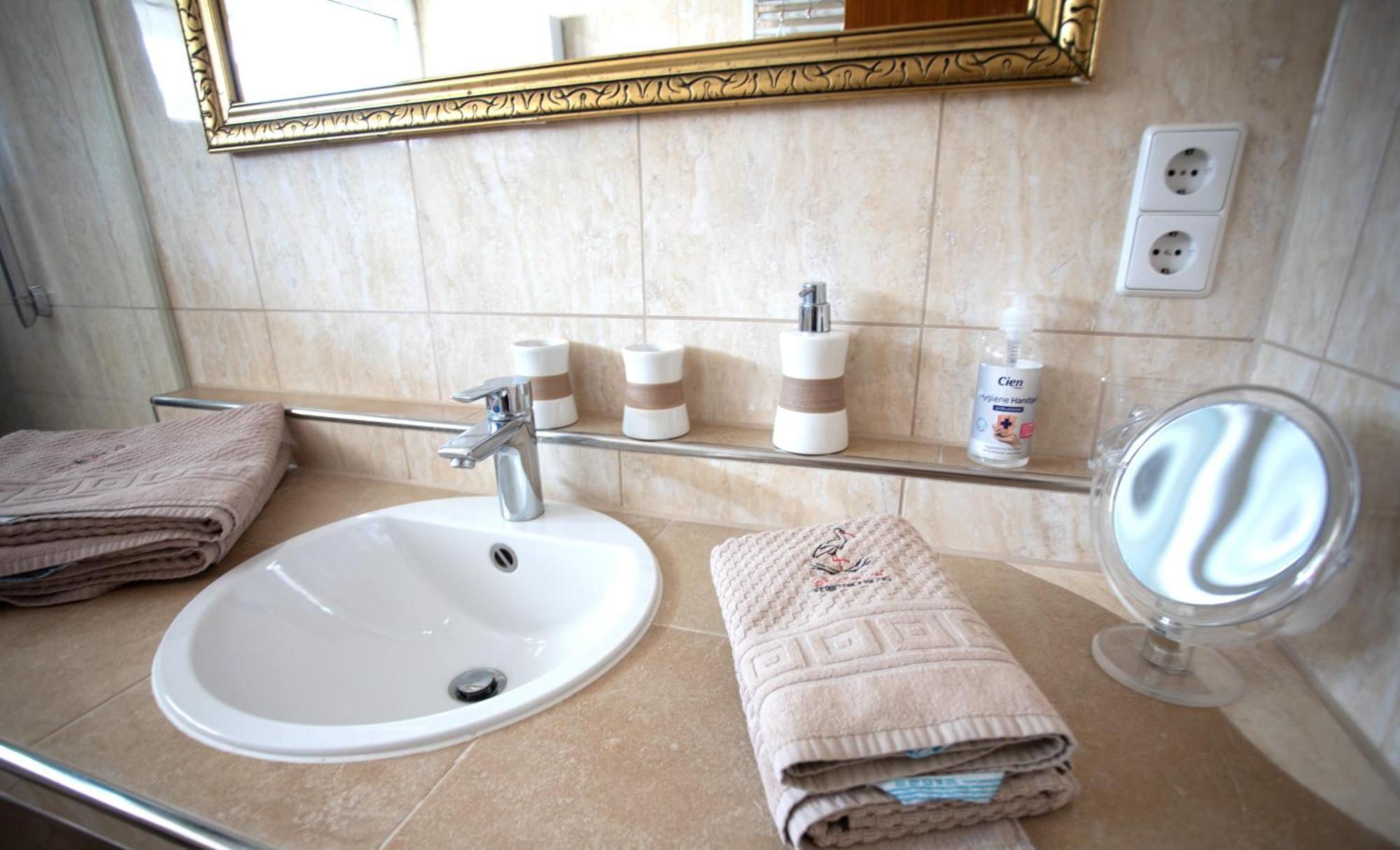 Storchennest - Schoenes, Ruhiges Apartment Mit Sonnenterrasse テットナング エクステリア 写真